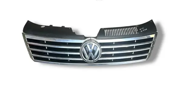 Volkswagen PASSAT CC Front grill 3C8853653A