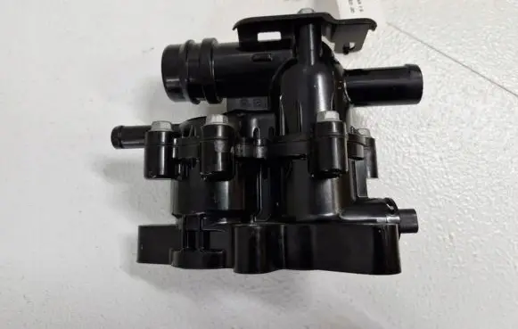 Hyundai Kona I Thermostat housing 