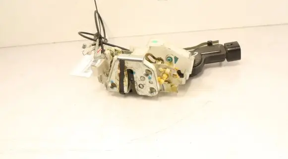 Suzuki Alto Front door lock
