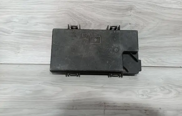 Dodge RAM Fuse box cover R62337-001
