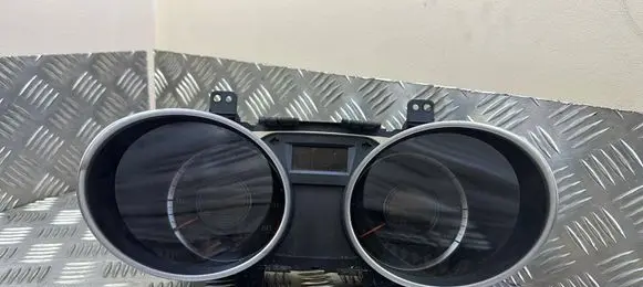 Speedometer (instrument cluster)