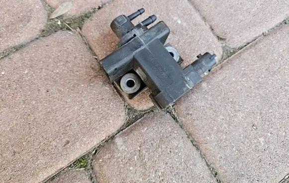 Opel Astra K Turbo solenoid valve 55576356