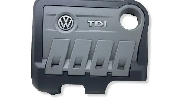 Volkswagen Jetta VI Engine cover (trim) 03L103925R
