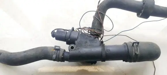 Volkswagen Golf Plus Engine coolant pipe/hose 038121132D