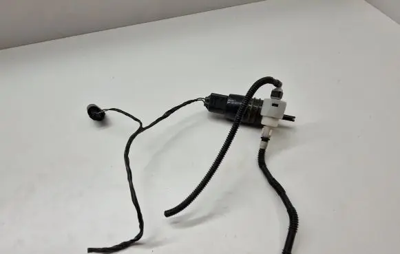 BMW X3 G01 Windscreen/windshield washer pump 7388349