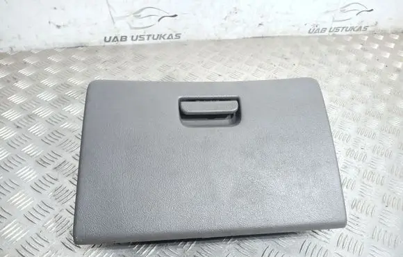 Chrysler Grand Voyager II Glove box set 4678463