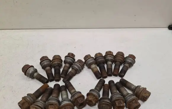 Volkswagen Transporter - Caravelle T5 Nuts/bolts 