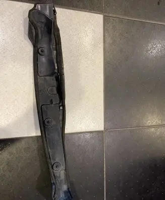 Toyota Avensis T270 Fender end trim 