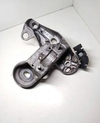Audi A4 S4 B7 8E 8H Engine mounting bracket 8E0199352D