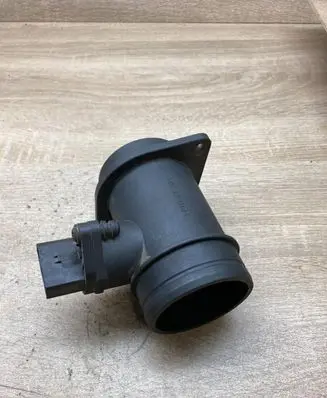 Volkswagen PASSAT B5 Mass air flow meter 028906461 0281002216