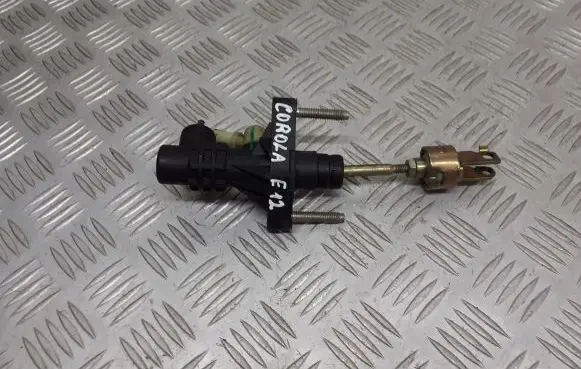 Toyota Corolla E120 E130 Clutch slave cylinder 