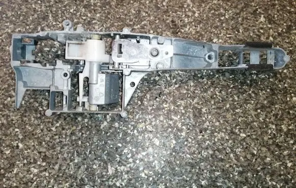 Rear door exterior handle/bracket