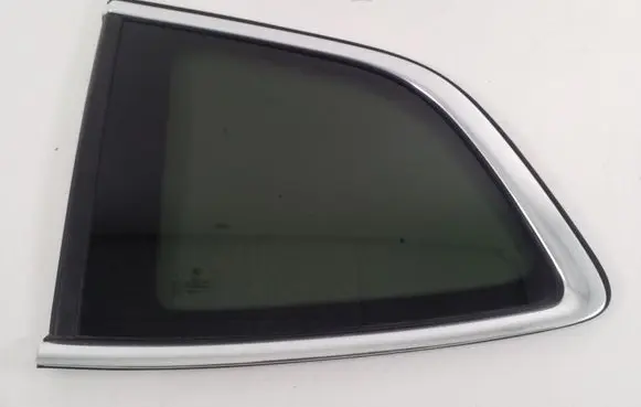 BMW 2 F46 Rear side window 7398757