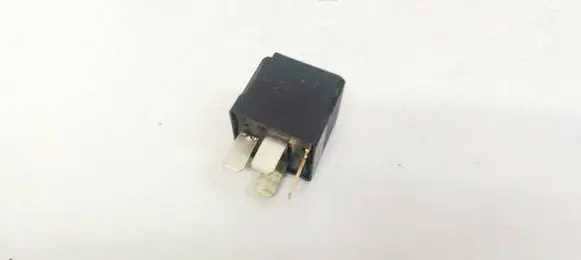Opel Zafira B Other relay 13171831 4RA00779105