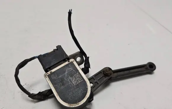 BMW 5 F10 F11 Rear air suspension level height sensor 6784075 6752797