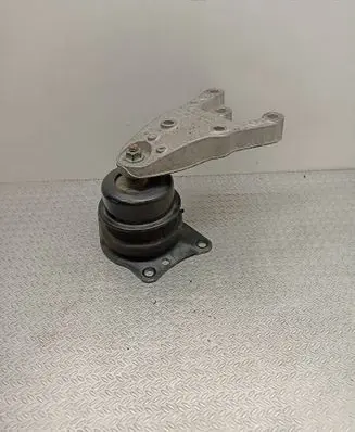 Volkswagen Polo IV 9N3 Engine mount bracket 6Q0199185M