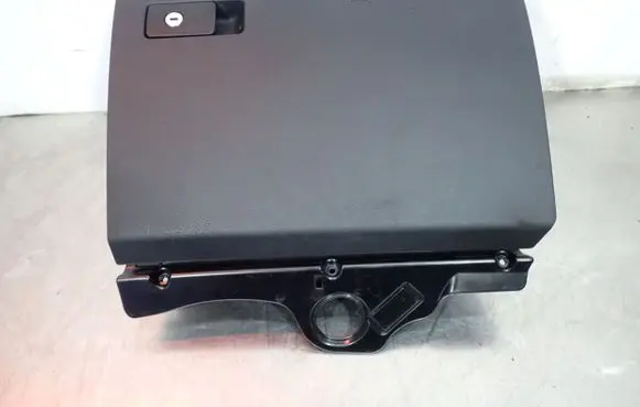 Volkswagen PASSAT B6 Glove box