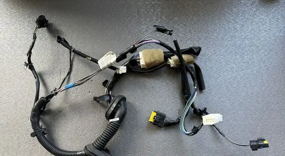 Nissan Navara Front door wiring loom 241243X00B