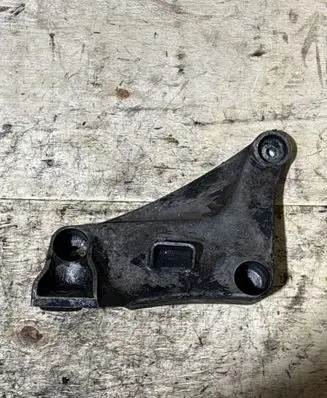 BMW 5 E39 Engine mounting bracket 6750441 22116750441 1097151