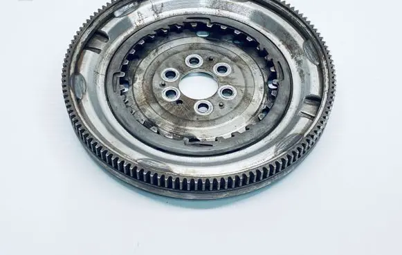 Volkswagen Jetta VI Dual mass flywheel 03F105266C