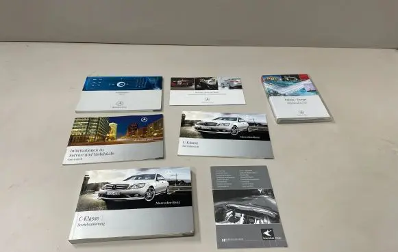 Mercedes-Benz C W204 User manual 