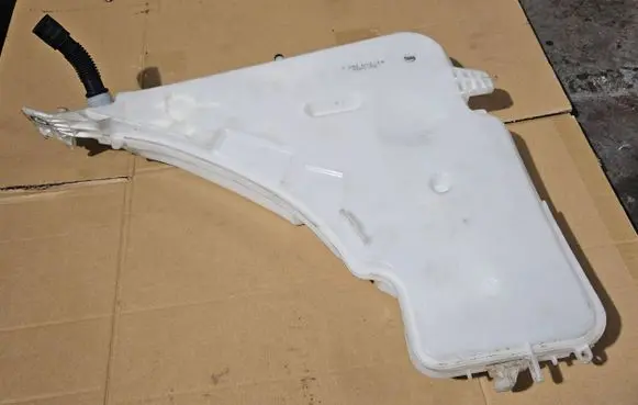 BMW M4 F82 F83 Windshield washer fluid reservoir/tank 7241671