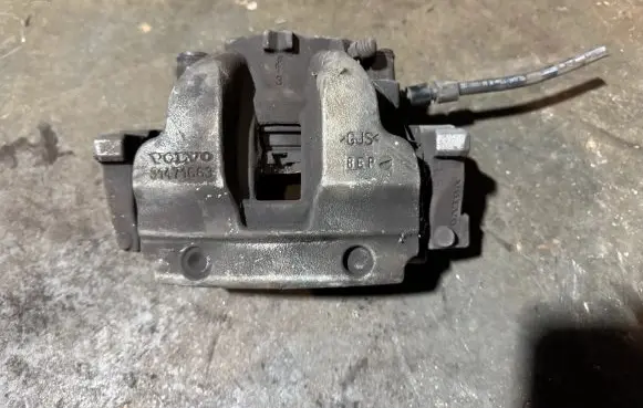 Volvo XC60 Front brake caliper 31471663