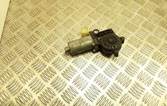 Volvo XC90 Front door window regulator motor 0130821761