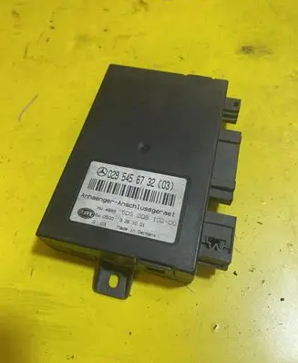 Mercedes-Benz E W211 Tow bar trailer control unit/module 0295456732