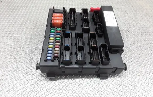 Opel Signum Fuse module 13189928