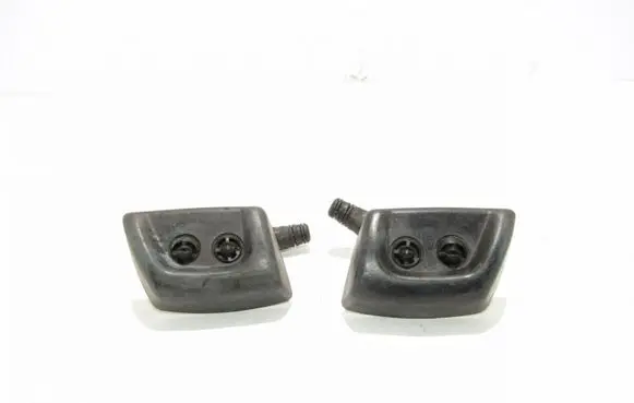 Land Rover Discovery 3 - LR3 Windshield washer spray nozzle 