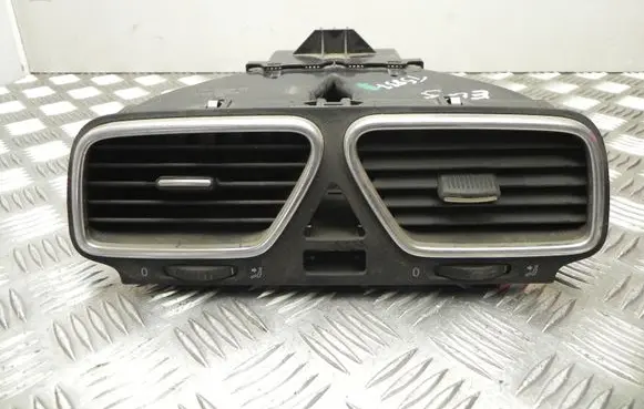 Rear air vent grill