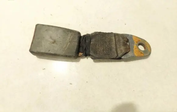 Citroen Berlingo Rear seatbelt buckle 33033295