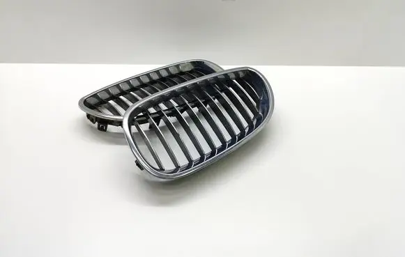 BMW 5 E60 E61 Front grill 7065701 51137065701