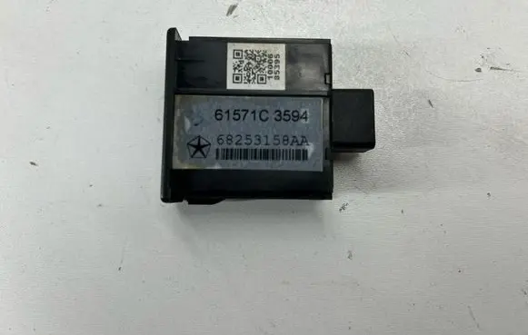 Dodge Charger USB socket connector 68253158AA 61571C3594