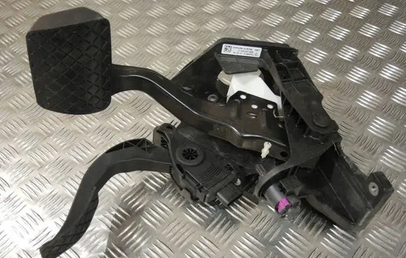 Porsche Macan (95B) Brake pedal 95B723031C