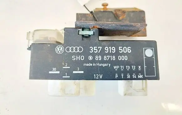 Volkswagen PASSAT B5 Coolant fan relay 357919506A 898718000