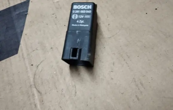 Dodge Caliber Glow plug pre-heat relay 05033351AA 0281003040