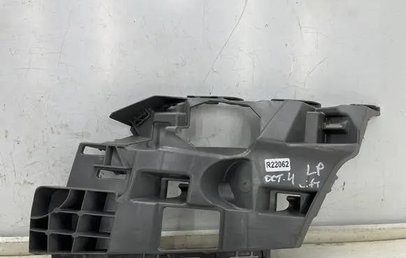 Skoda Octavia Mk4 Front bumper mounting bracket 5e3807055b