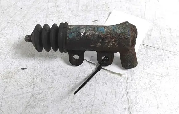Clutch slave cylinder