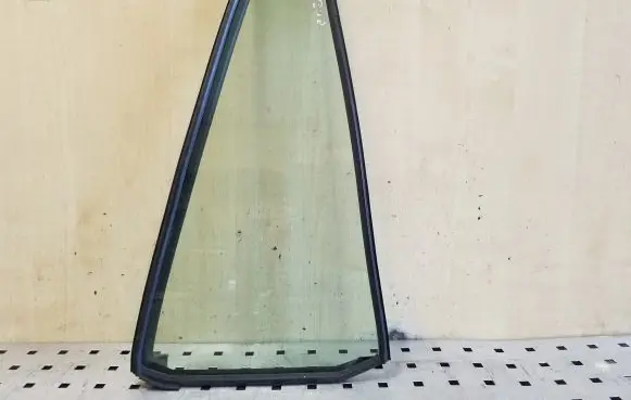 Rear vent window glass