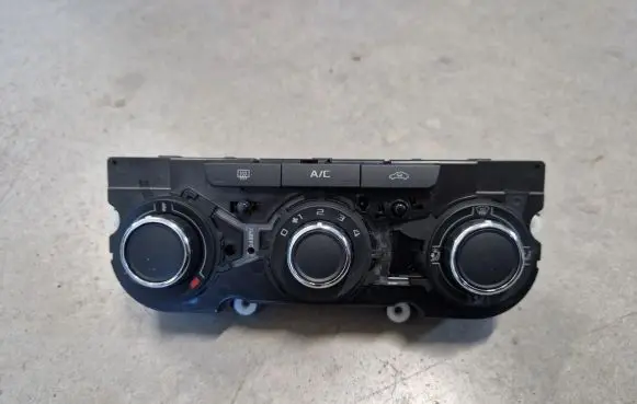 Skoda Yeti (5L) Climate control unit 3T0820047AK