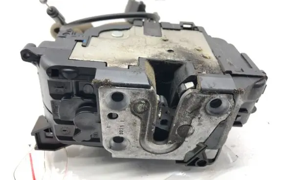 Renault Master III Front door lock 805022622R