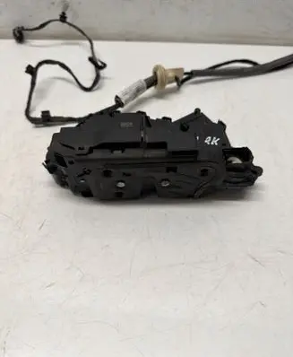 Volkswagen Golf VII Front door lock 45810180