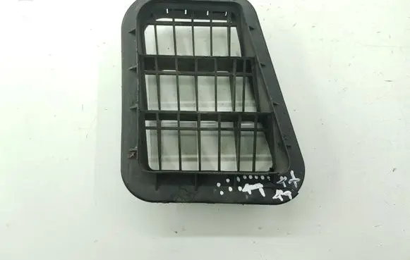 Quarter panel pressure vent