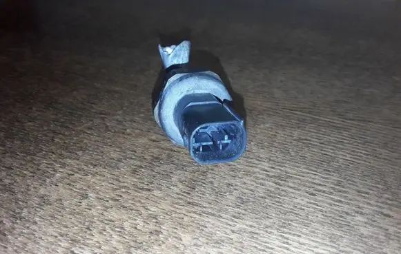 BMW 5 E60 E61 Air conditioning (A/C) pressure sensor 4990007111 8370623