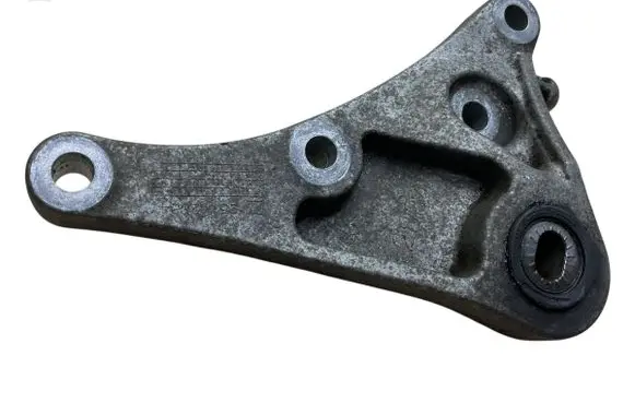 Opel Mokka X Engine mounting bracket 95142834