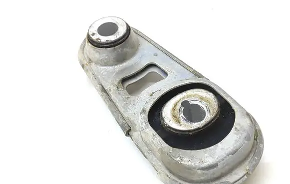 Engine mount bracket
