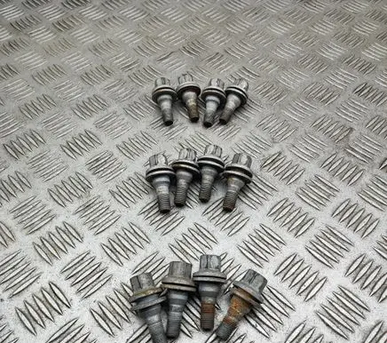 Opel Mokka B Nuts/bolts 9817024580