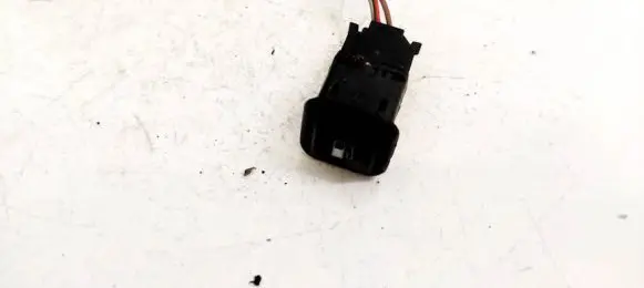 Volkswagen PASSAT B5 Fuel tank opening switch 3B0959833A